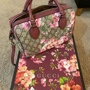 Gucci shoulder/crossbody bag original box!